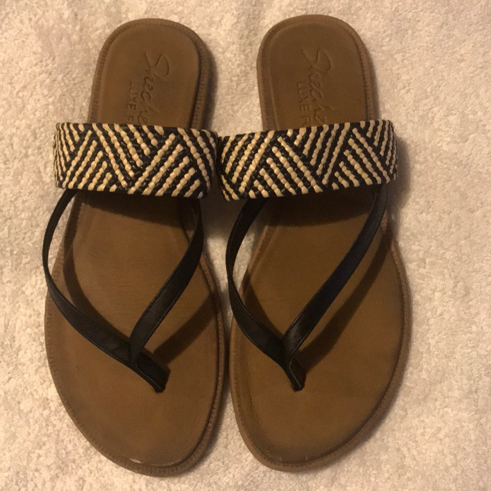 Skechers Foam Sandals/ size 8:black and white